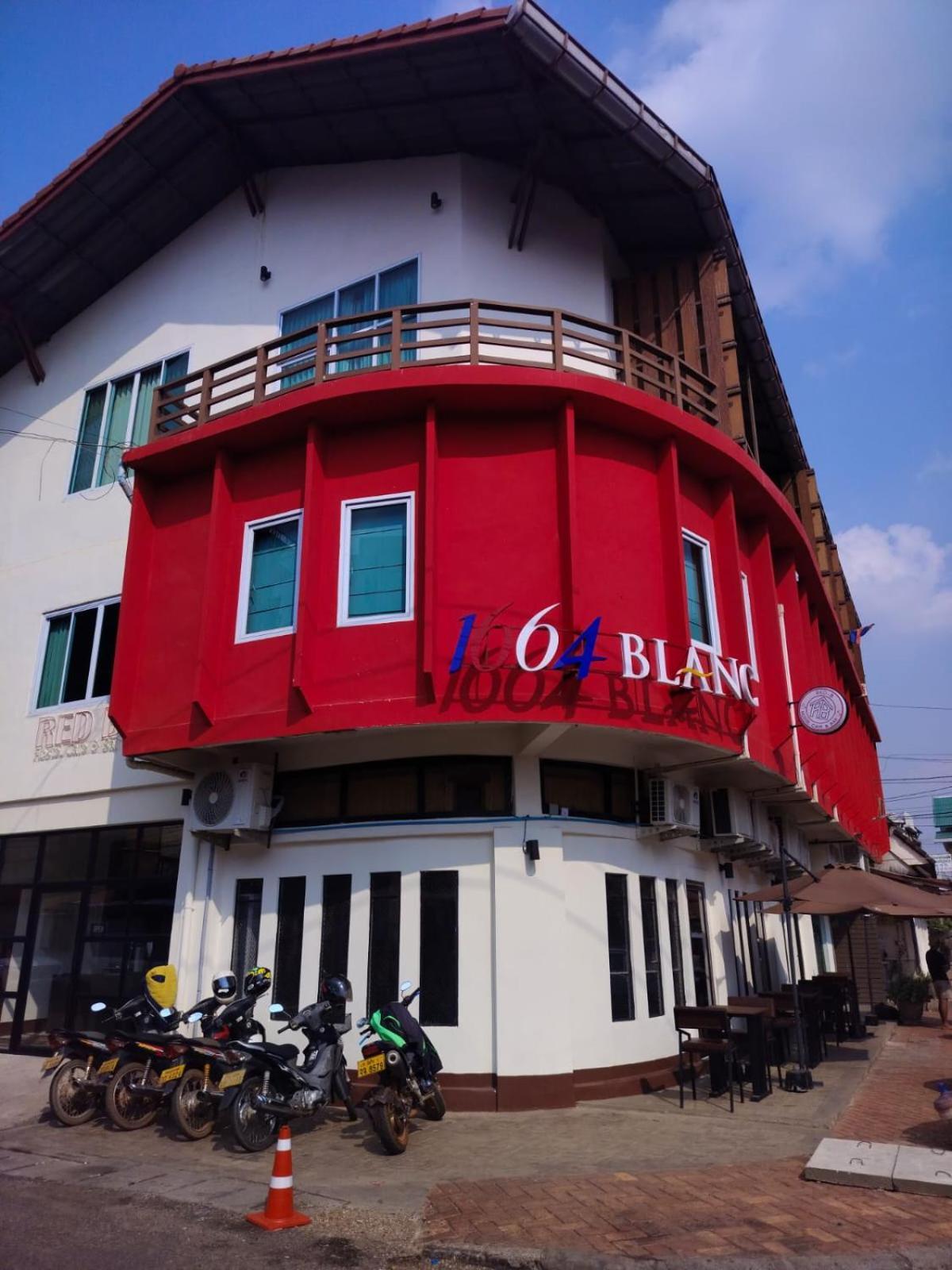 Red B Hostel, Cafe And Bar ビエンチャン エクステリア 写真